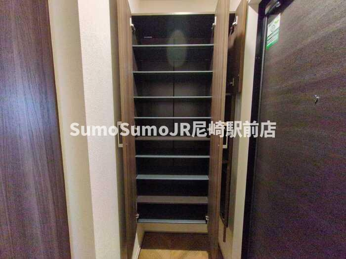 アグレアーブル立花の玄関|収納もある玄関です