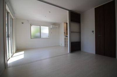 【居間・リビング】 | D-roomメゾン空港通 | 102 LDK