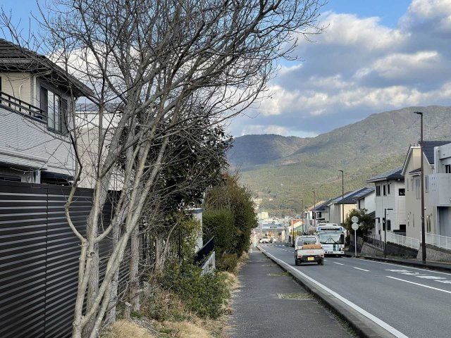 室見が丘１丁目　戸建の外観|油山と物件の写真