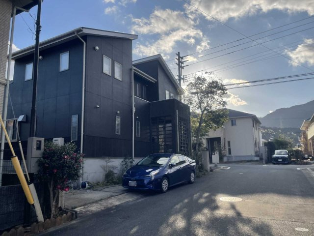 室見が丘１丁目　戸建の外観|西山、油山、飯盛山の丘陵を見渡せる気持ちのいい立地です。