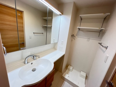 【独立洗面台】 | 　ルシオル 鞘ヶ谷 | 独立洗面台、朝の身支度には欠かせません