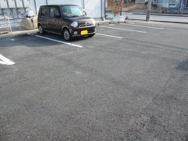 クレールアムールの駐車場