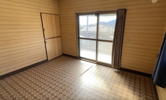 【洋室】 | 【北杜市須玉町若神子】ガレージ付き建物 | ２階の洋室（西側）