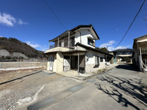 【北杜市須玉町若神子】ガレージ付き建物の画像