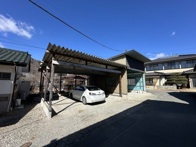 【北杜市須玉町若神子】ガレージ付き建物の外観|ガレージ