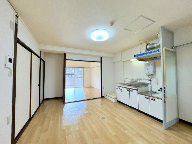【居間・リビング】 | 石光ビル | こちらの居間で趣味の時間をお楽しみください