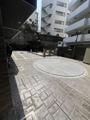 サ・コノエ一番町の駐車場