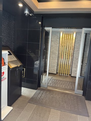 サ・コノエ一番町のエントランス