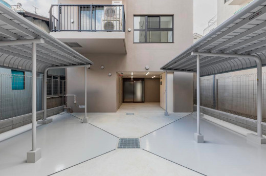 La CASA 上汐のエントランス|建物の内部です