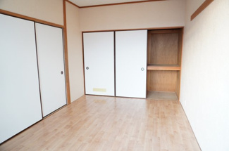 【洋室】 | 第2アゼリアハイツ | 洋室6帖　収納