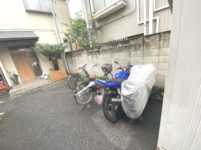 【駐車場】 | かつみセカンドハイツ | 敷地内に自転車置き場があります(^^)/