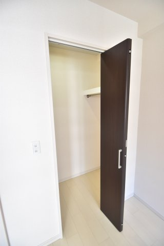 大阪市城東区成育２丁目の賃貸マンションの収納