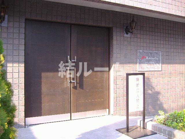 新宿区中町の賃貸マンションのエントランス