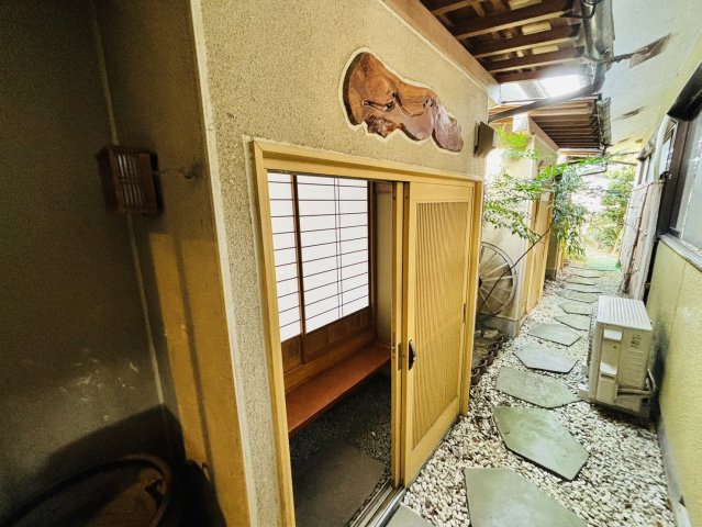 栃木県塩谷郡塩谷町　住居付き店舗の玄関