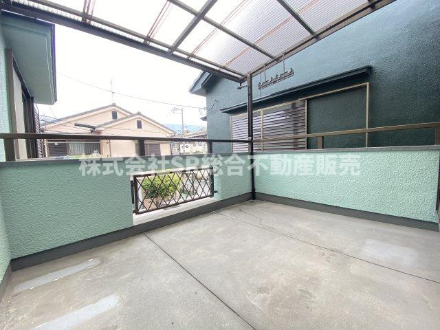 布市町4丁目中古戸建のバルコニー|陽当たり良好で広々としたバルコニーです♪