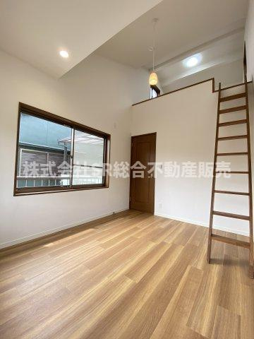 布市町4丁目中古戸建の子供部屋|ロフトがあることでて天井が高く開放感のあるお部屋です♪