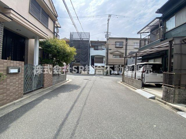 布市町4丁目中古戸建の前面道路含む現地写真|前面道路含む現地写真です