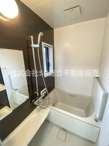 布市町4丁目中古戸建の浴室|お風呂で日々の疲れを落としましょう