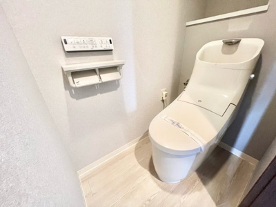 【トイレ】 | パデシオン桃山南 | トイレは平成27年に新調しています。
温水洗浄機能や暖房便座付きで寒い時期も安心です。