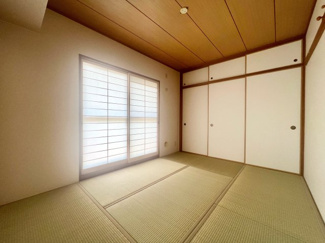 【和室】 | パデシオン桃山南 | こちらは6帖の和室です。畳表替え、障子・襖は貼替済みですので気持ち良く新生活をスタートできます。