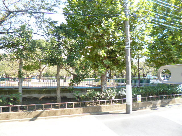 パークサイドメゾンの展望|テラス前は公園です