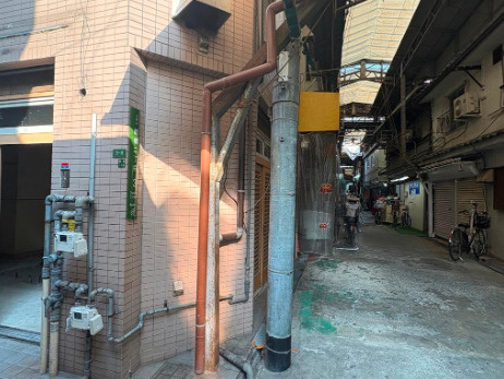 鶴橋本通商店街 1階貸店舗の外観|落ち着いた雰囲気の外観です