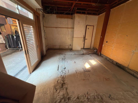 鶴橋本通商店街 1階貸店舗の内装|内装は落ち着いています