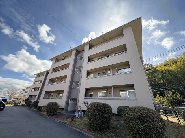 南円明寺ヶ丘団地15棟の外観