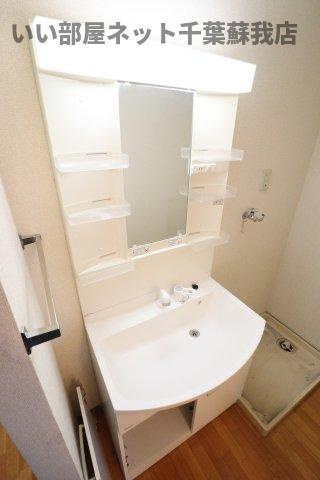 ロイヤル・スクエア　Ａの洗面所|脱衣スペースもあります