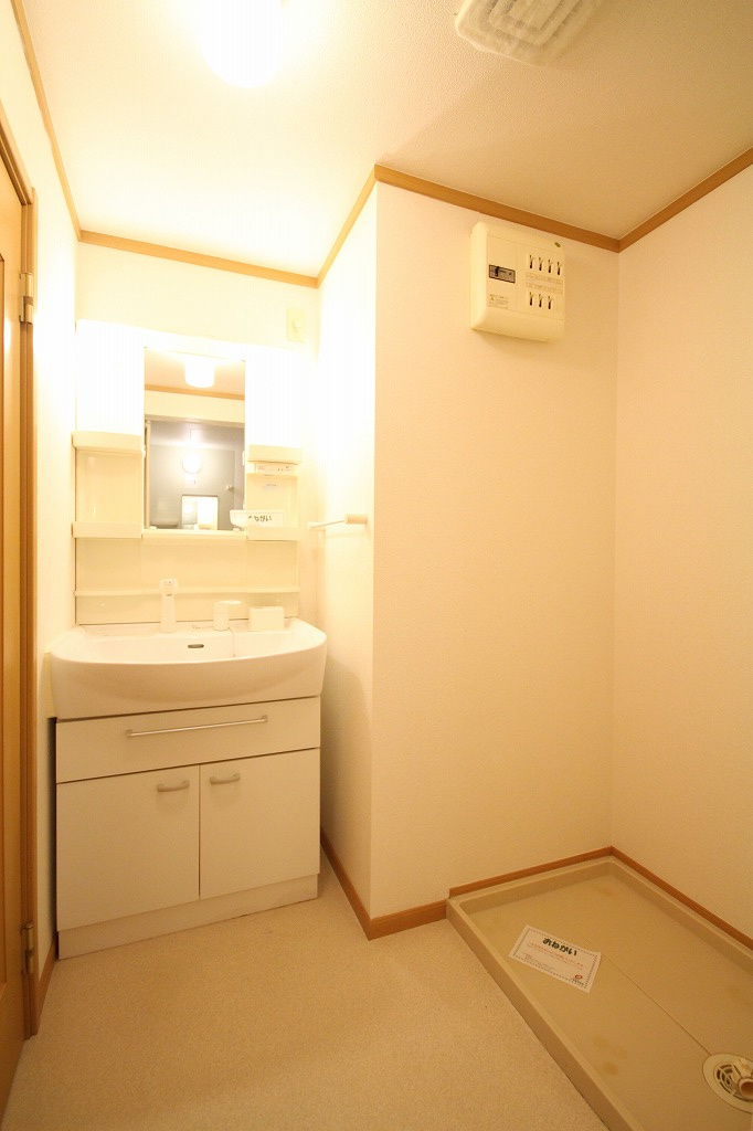 ミニョンⅡ番館の洗面所|※お部屋により仕様が異なる場合があります※