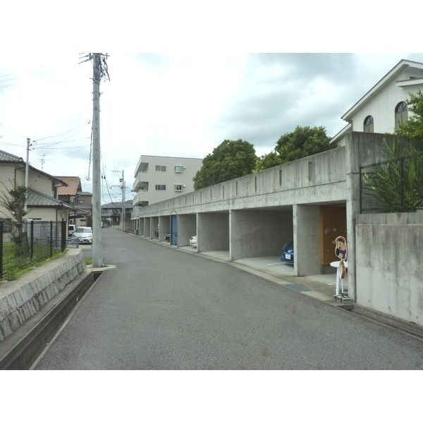 ハウス・テラ・サイドの周辺