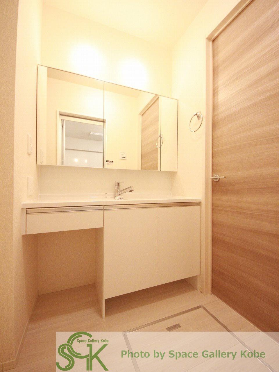 リヴェールコート名谷の洗面所|※お部屋により仕様が異なる場合があります。