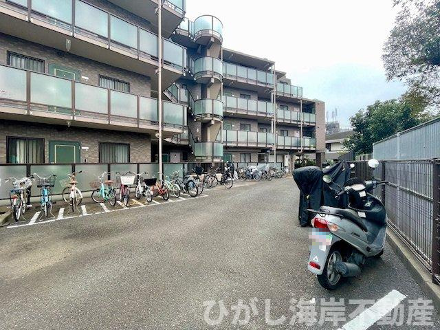ドラゴンマンション湘南辻堂壱番館の駐車場|敷地内バイク置場