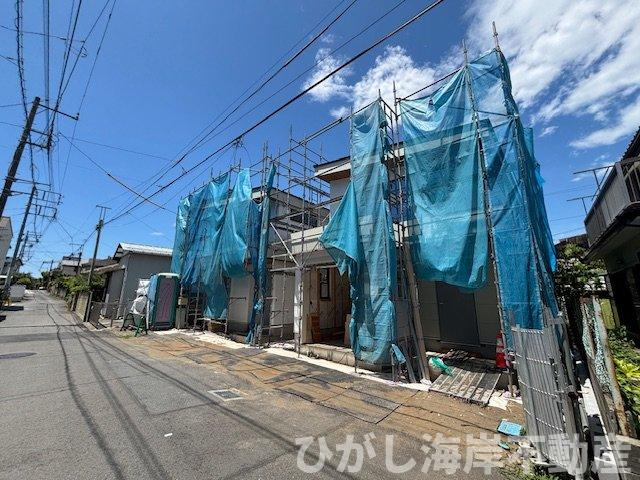 藤沢市辻堂5丁目　新築戸建　全2棟の前面道路含む現地写真|6月22日撮影　建築中　現地外観