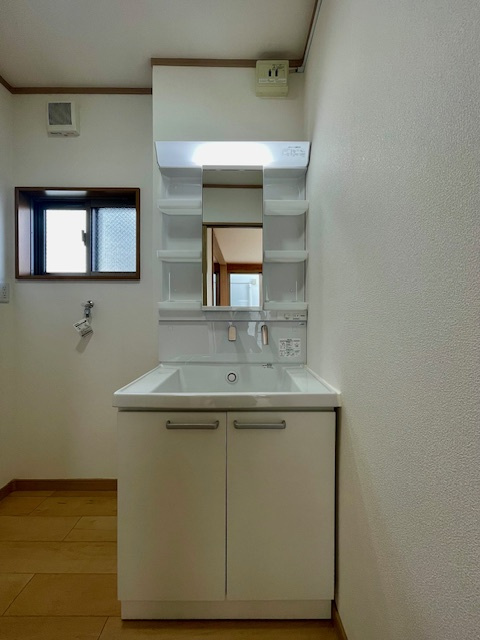 茅ヶ崎市美住町　中古戸建の独立洗面台|新規リフォーム完了！洗面化粧台