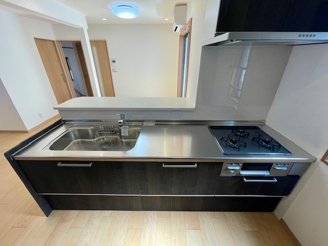 茅ヶ崎市美住町　中古戸建のキッチン|新規リフォーム完了！システムキッチン