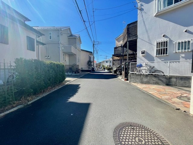 茅ヶ崎市美住町　中古戸建の前面道路含む現地写真|新規リフォーム完了！前面道路含む現地外観