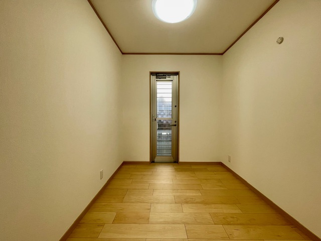 茅ヶ崎市美住町　中古戸建の寝室|新規リフォーム完了！3.7帖　サービスルーム