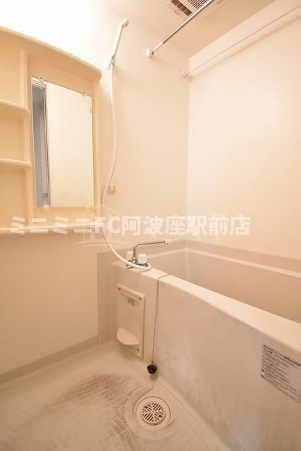 大阪市西区西本町１丁目の賃貸マンションの浴室