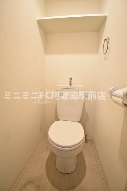 大阪市西区西本町１丁目の賃貸マンションのトイレ