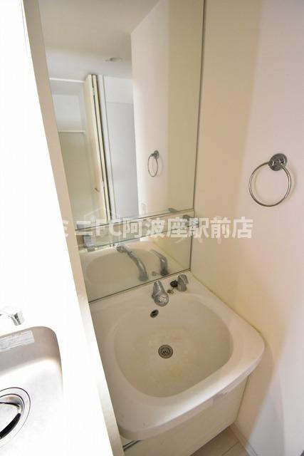 大阪市西区西本町１丁目の賃貸マンションの洗面所