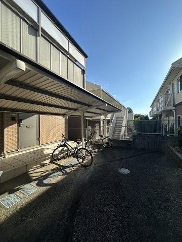 アインス三好丘　Cの駐車場