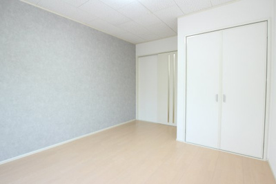 【内装】 | アーシャーハウス C | 明るい色調の室内です