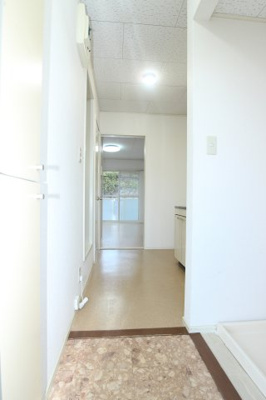 【玄関】 | アーシャーハウス C | 収納もある玄関です