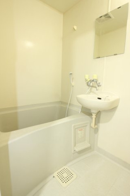 【浴室】 | アーシャーハウス C | きれいなお風呂です