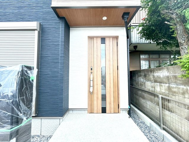 新築戸建　一宮市木曽川町黒田Ⅳ　全1区画分譲の玄関|玄関ドアの鍵はディンプルキーと内側はサムターンキーになっており防犯性の高い仕様になっています。