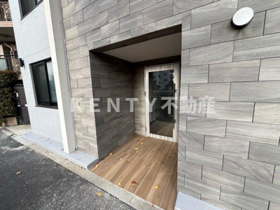 【エントランス】 | ＣＡＳＡ　ＰＩＡＺＺＡ　新蒲田 | ゆとりのあるエントランスです