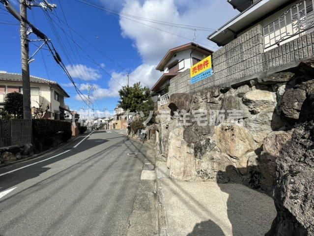 三井が丘３丁目　中古一戸建ての前面道路含む現地写真|■物件内覧・資金計画相談・住宅ローン相談、リフォーム相談、お問合せ受付中■
※当日・翌日のご内覧、ご相談はお電話でのお問合せがスムーズです！