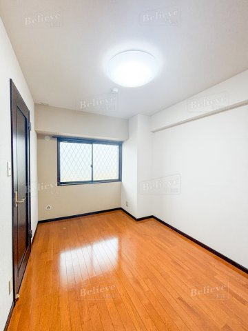 QM壱番館の寝室|風通しも良い寝室です☆