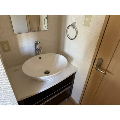 稗田町貸家の独立洗面台